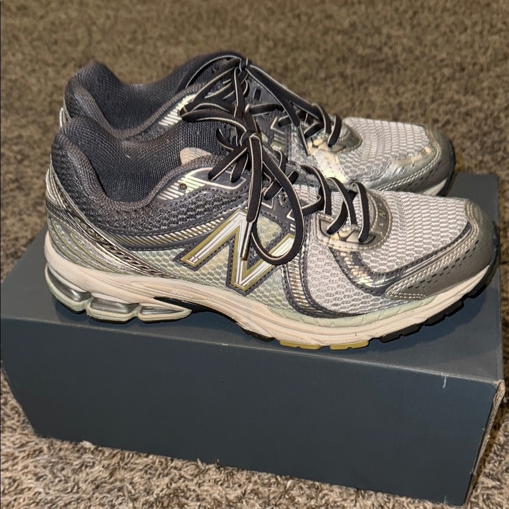 New Balance ML860KR2 Men’s size 10